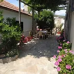 Little Graceland * Afissos