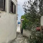 Little Graceland Afissos