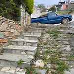 Vilă Little Graceland